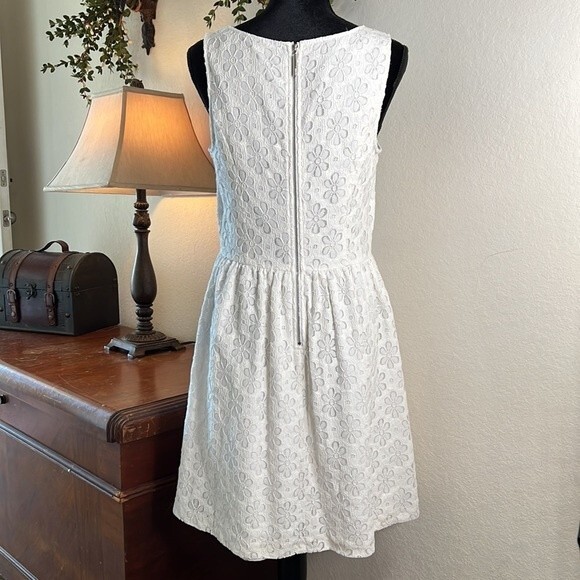 KENSIE White Floral Lace Dress - Size Medium - Picture 5 of 8